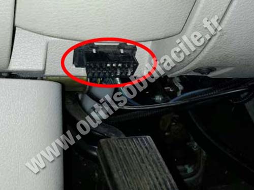 Chrysler Aspen - OBD II plug