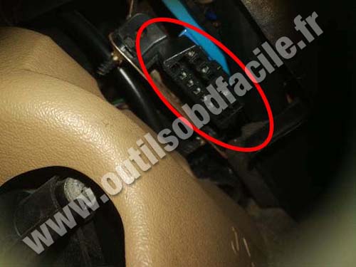 Chrysler Stratus OBD II port