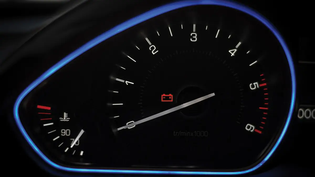 Warum ist die Batteriewarnleuchte bei meinem Auto an?