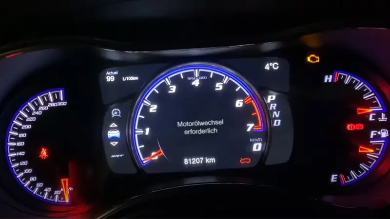 Serviceanzeige Jeep