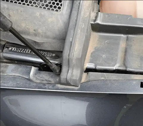 FIN-Nummer auto am Fahrgestell