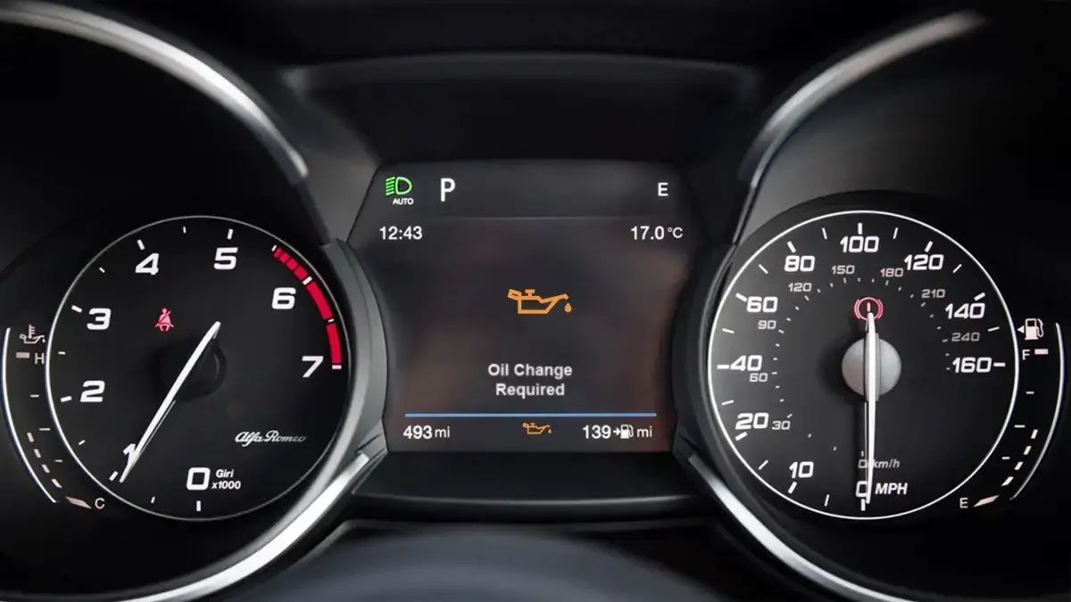 Ölwechselanzeige von Alfa Romeo auf dem Armaturenbrett