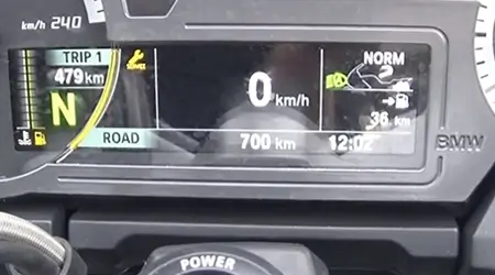 Ölwechselanzeige bei einem BMW-Motorrad